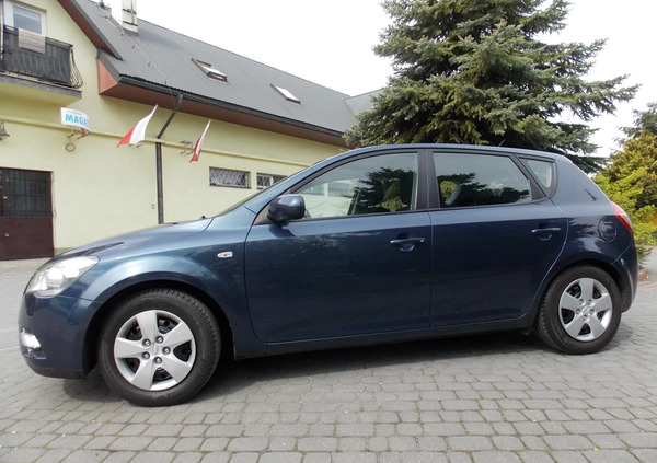 Kia Ceed cena 21500 przebieg: 176500, rok produkcji 2010 z Jarosław małe 379